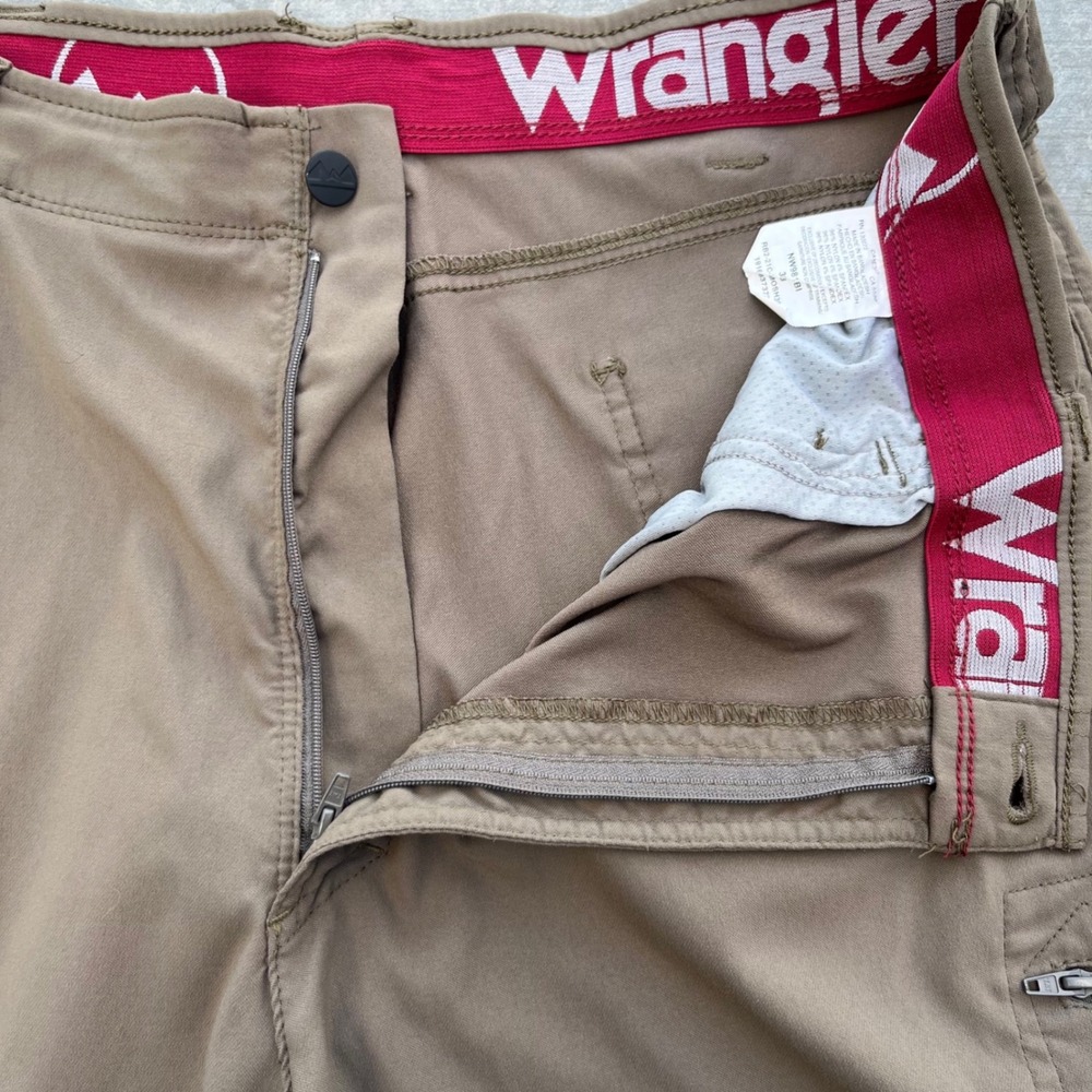 Wrangler ATG Mens Tan Brown Outdoor Cargo Shorts 38 Stretch NW981BI - Picture 2 of 7